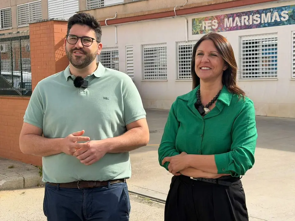  La n&uacute;mero tres de la candidatura del PSOE de Sevilla a las pr&oacute;ximas elecciones andaluzas, Marta Alonso, en su visita a Los Palacios y Villafranca junto al secretario general socialista en la localidad, Jos&eacute; &Aacute;ngel Amuedo | PSOE DE SEVILLA 