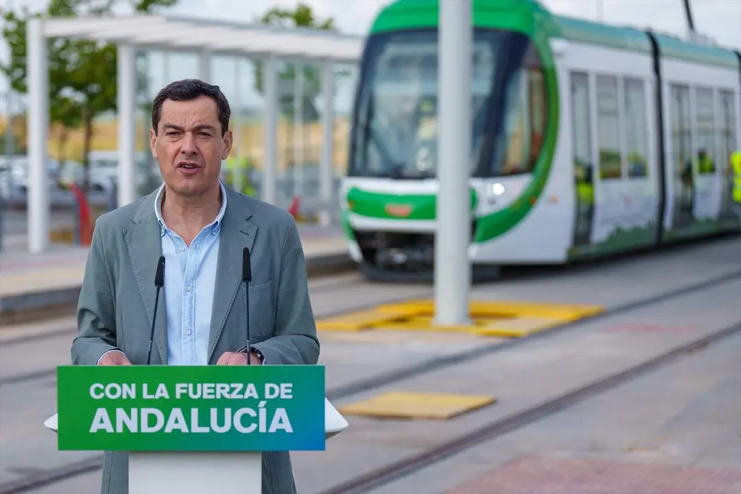  El presidente de la Junta y candidato del PP-A a la reelecci&oacute;n, Juanma Moreno, este jueves en Alcal&aacute; de Guada&iacute;ra. | EP 