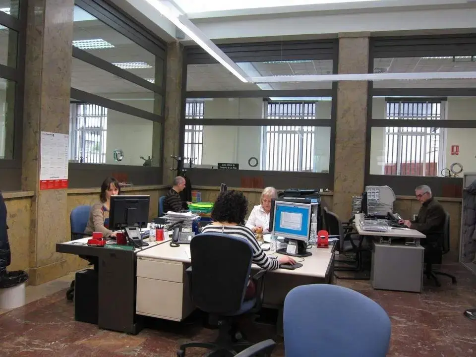 Funcionarios trabajando. | EP