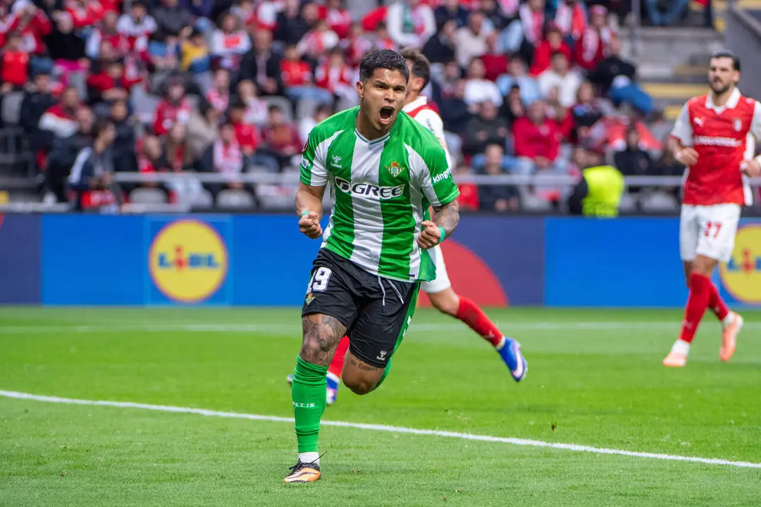  El Cucho Hern&aacute;ndez celebra su gol ante el Sporting de Braga. | EP 