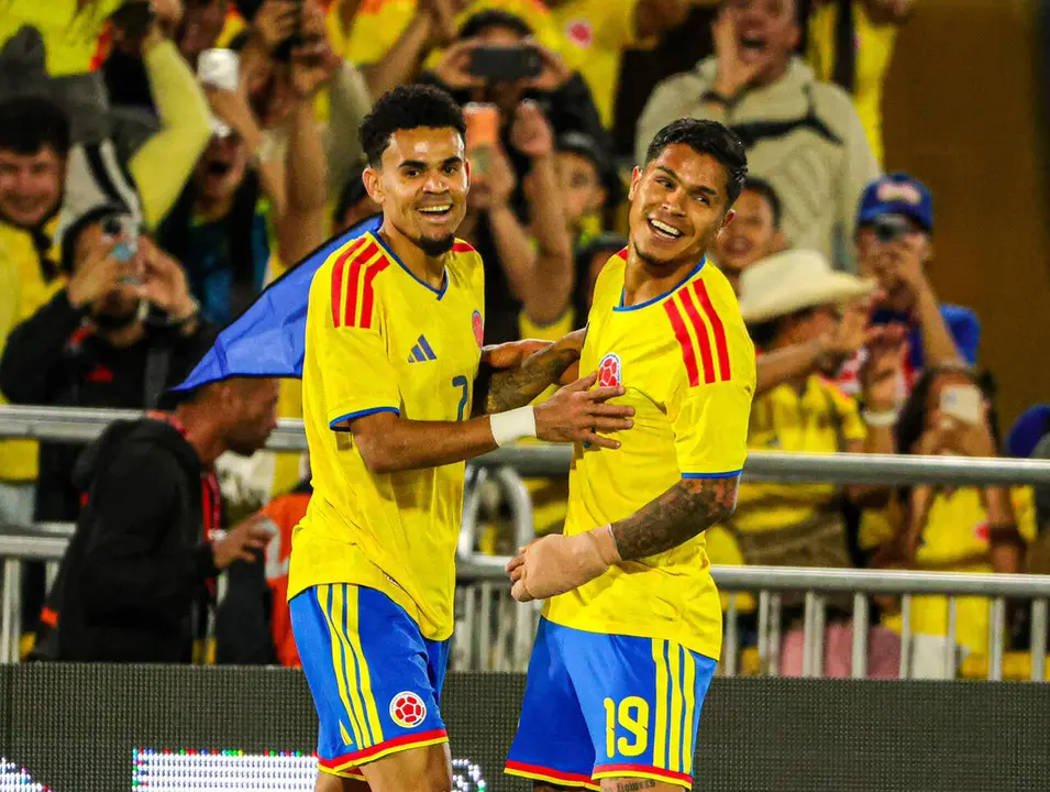  Luis D&iacute;az y el Cucho Hern&aacute;ndez sonr&iacute;en en el partido disputado entre Colombia y Costa Rica. | Selecci&oacute;n Colombia 