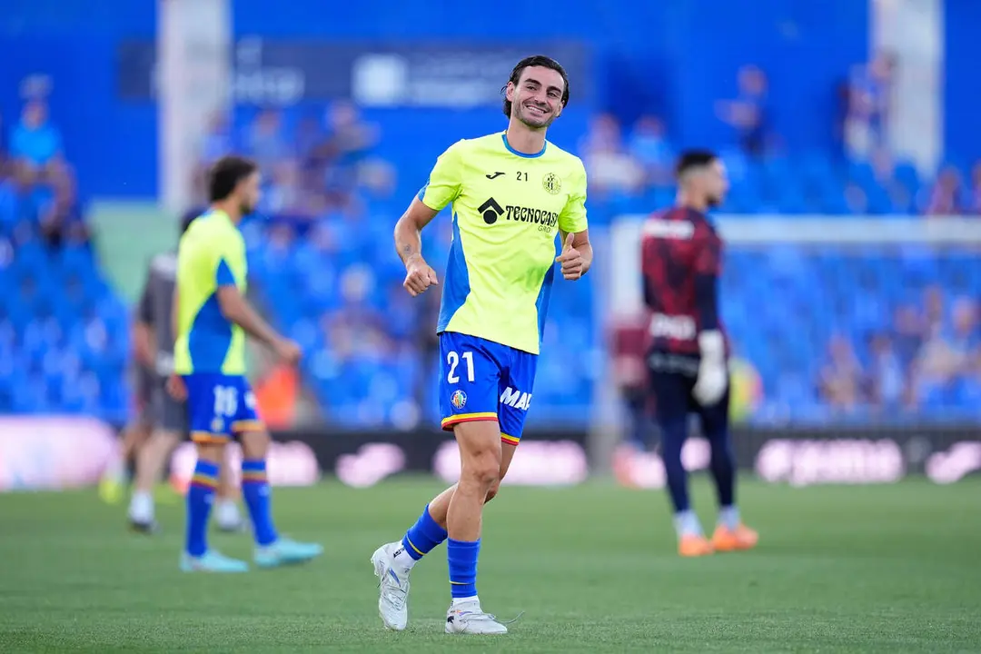  Juan Iglesias calienta con el Getafe. | EP 