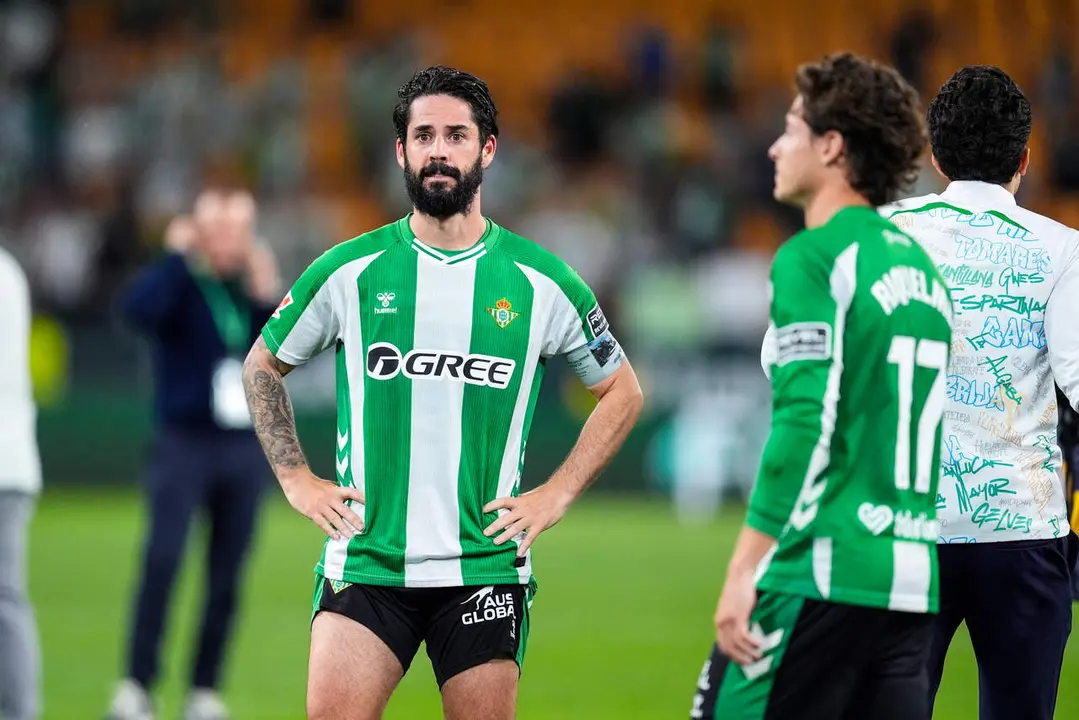  Isco Alarc&oacute;n, emocionado en La Cartuja tras clasificarse con el Real Betis a Champions League. | Corchero/EP 