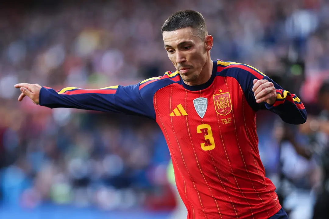  Alejandro Grimaldo disputa un partido amistoso de preparaci&oacute;n para el Mundial con la selecci&oacute;n espa&ntilde;ola. | EP 