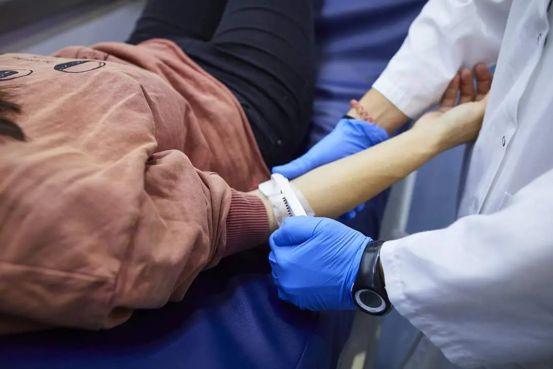  Paciente dona sangre - EP 