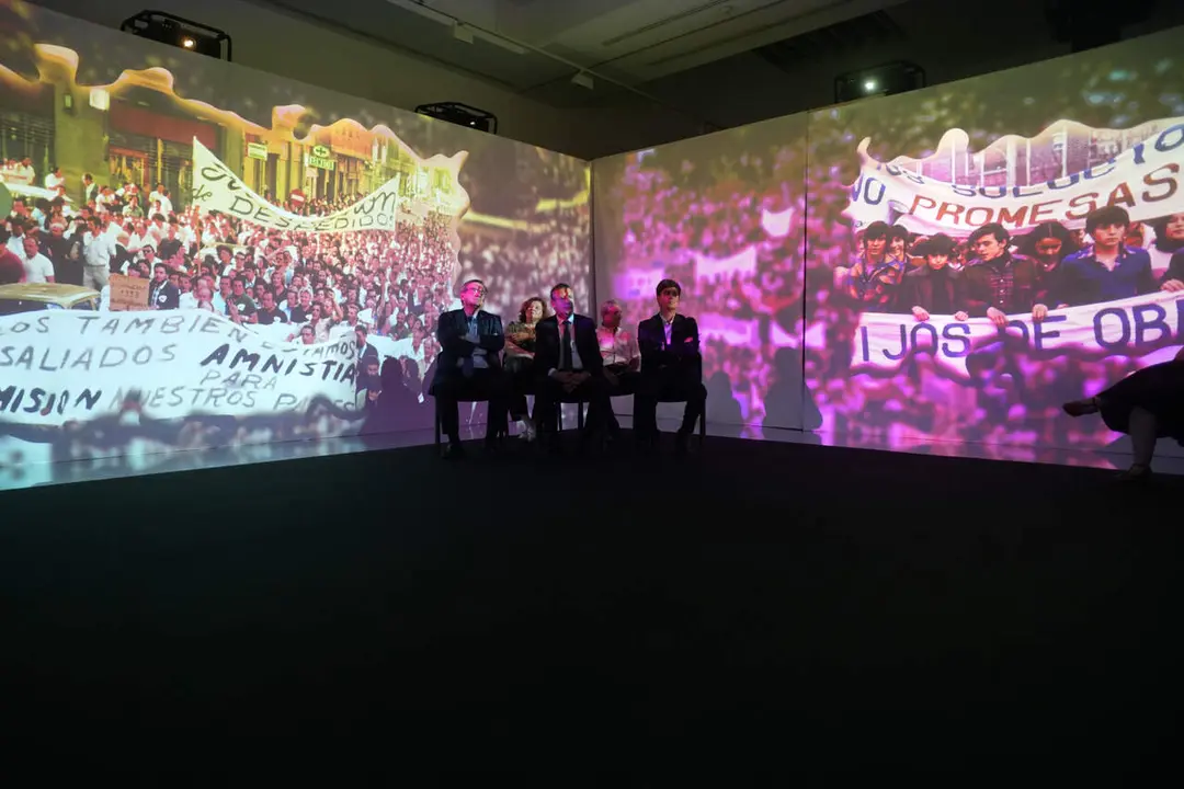  El presidente de la Diputaci&oacute;n de Sevilla, Javier Fern&aacute;ndez, ha inaugurado hoy una amplia programaci&oacute;n que bajo el t&iacute;tulo &lsquo;Del Olvido a la Luz. Memoria Hist&oacute;rica y Democr&aacute;tica de la Provincia de Sevilla. 1936-2026&rsquo;, conmemora este a&ntilde;o el 90&ordm; aniversario de la sublevaci&oacute;n y la Guerra Civil espa&ntilde;ola y el 14 de junio como D&iacute;a de la Memoria Democr&aacute;tica en Andaluc&iacute;a. 