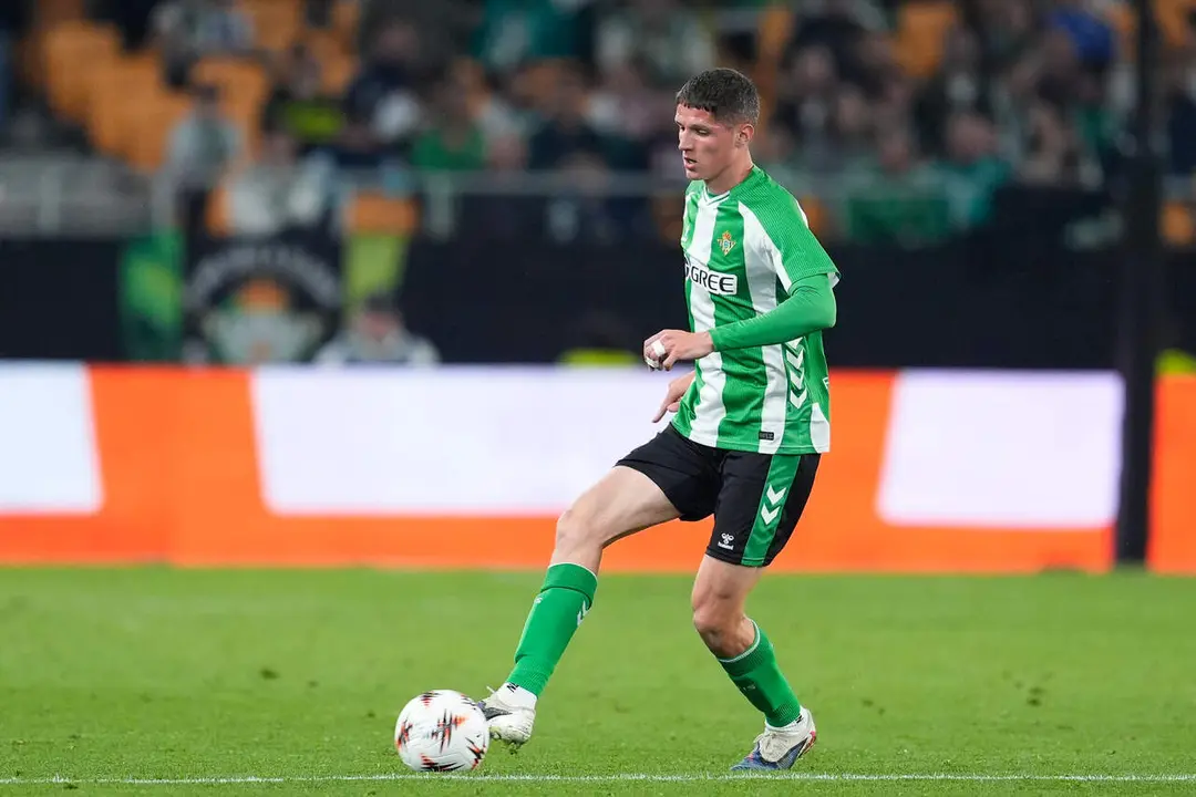  El futbolista del Betis, Altimira, durante un partido de liga. | Archivo/EP 