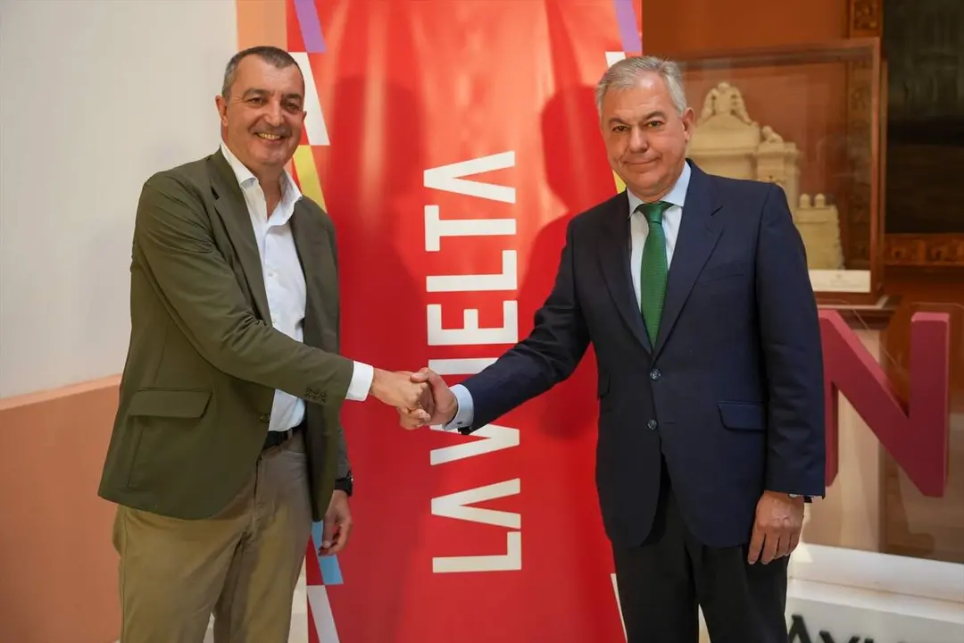  El responsable de La Vuelta y el alcalde de Sevilla, en la presentaci&oacute;n. | AYTO. 