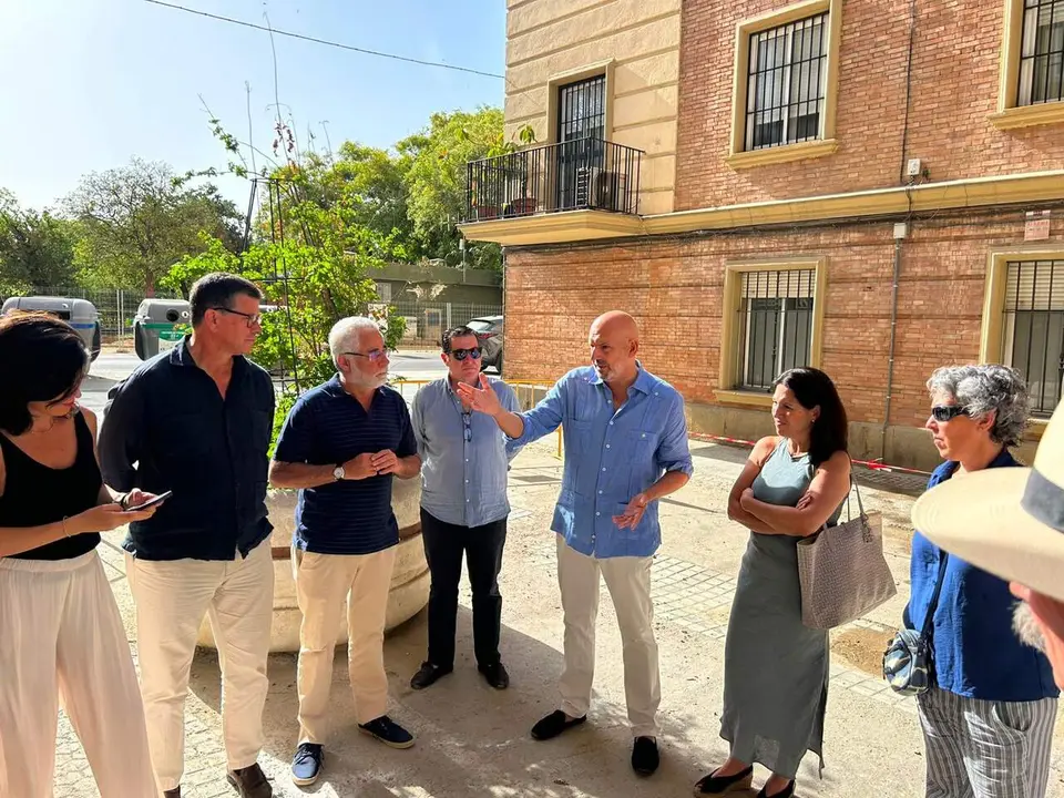  Al&eacute;s explica el proyecto a los vecinos. | Ayto 