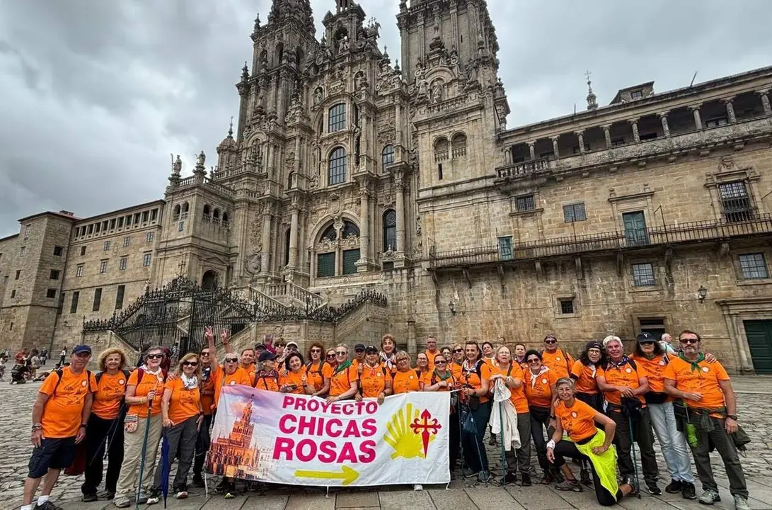  Llegada a Santiago de Compostela de las 'Chicas Rosas' del Hospital de Valme | JUNTA DE ANDALUC&Iacute;A 