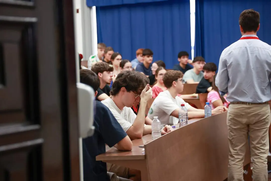  Estudiantes se examinan de la PAU en una de las sedes de la US, en una foto de archivo | E.P. 