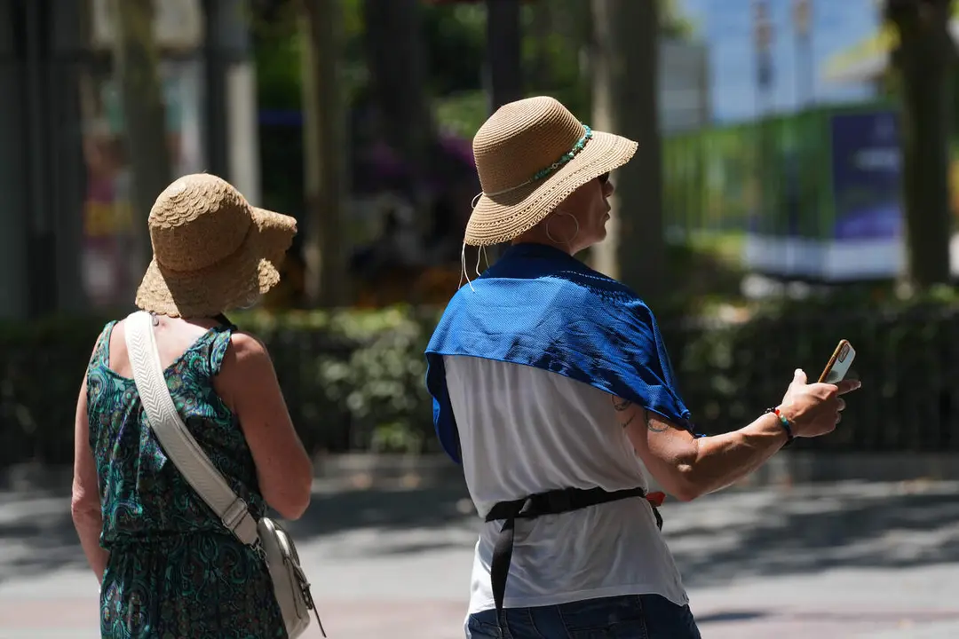  Turistas asi&aacute;ticos en Sevilla. | Archivo 