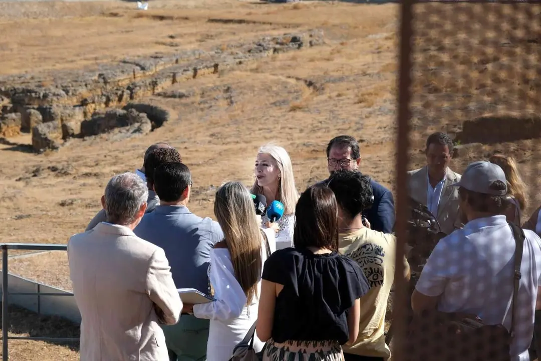  La consejera de Cultura de la Junta de Andaluc&iacute;a, Patricia del Pozo, en una visita a la Tumba de Servilia, en Carmona (Sevilla) |&nbsp;CONSEJER&Iacute;A DE CULTURA Y DEPORTE 