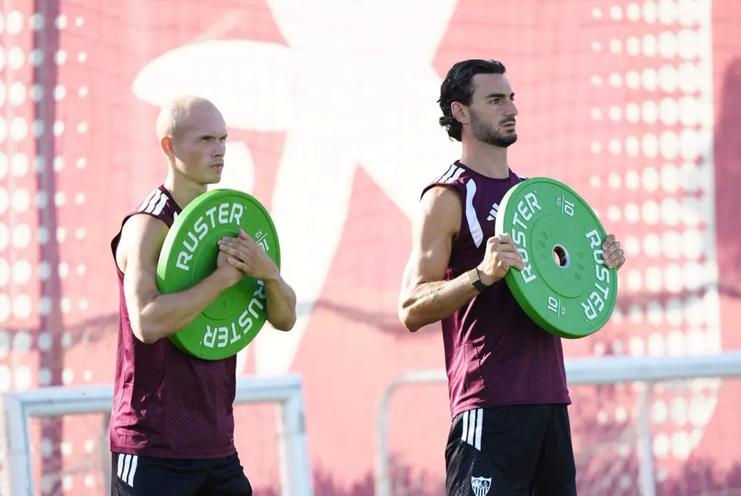  Jon Guridi y Juan Iglesias realizan su primer entrenamiento con el Sevilla FC. | SFC 
