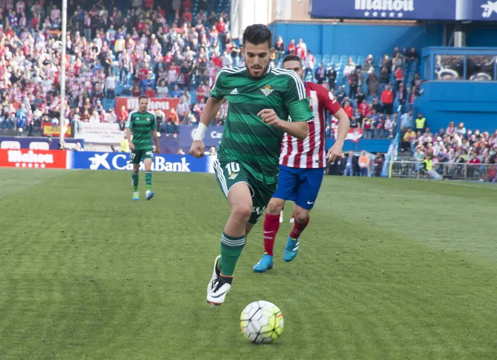  Dani Ceballos juega un partido con el Real Betis Balompi&eacute;. | Archivo/EP 