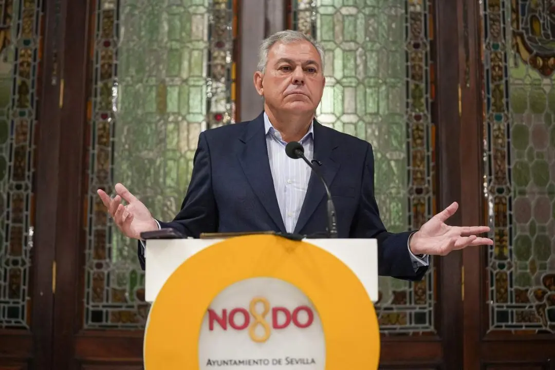  El alcalde de Sevilla atiende a los medios para presentar la temporada de oto&ntilde;o del Lope de Vega |&nbsp;AYTO. DE SEVILLA 