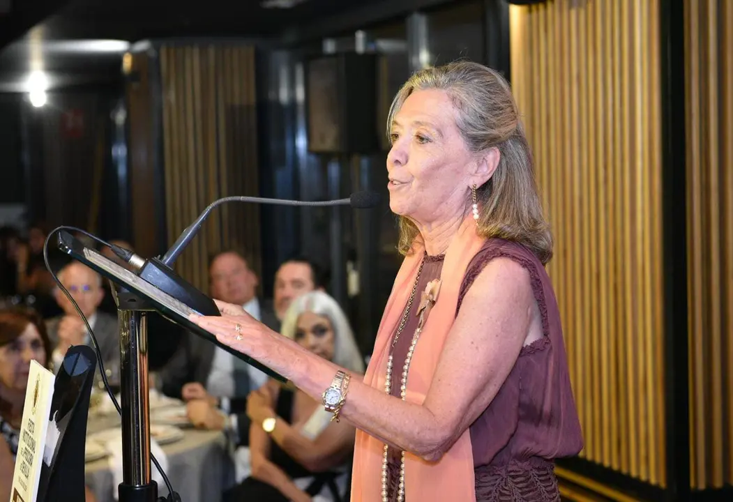  Felisa Panadero recogiendo su premio 