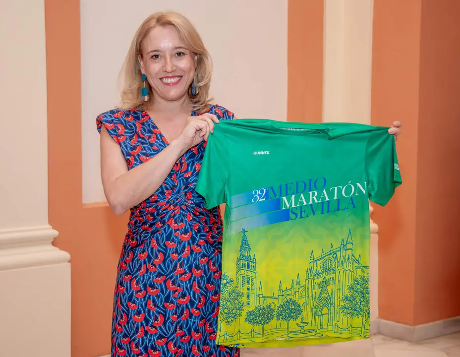  Presentaci&oacute;n de la nueva edici&oacute;n de la camiseta del Medio Marat&oacute;n de Sevilla. | AYTO 