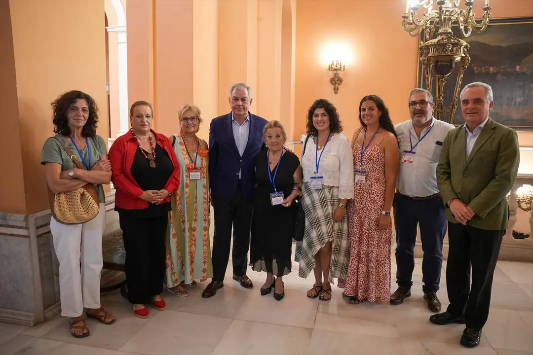  El alcalde de Sevilla, Jos&eacute; Luis Sanz, durante la aprobaci&oacute;n en Pleno de cinco nuevas rotulaciones en espacios urbanos | AYTO. DE SEVILLA 