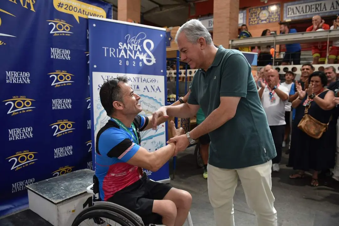  Jos&eacute; Luis Sanz entrega los premios XII Acuatl&oacute;n Vel&aacute; de Santa Ana- Menorial I&ntilde;igo Vallejo. | AYTO 