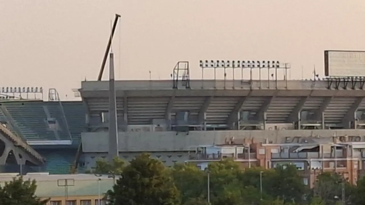Llega la primera gr&uacute;a al Benito Villamar&iacute;n | MJF