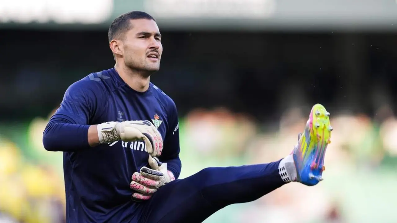  Fran Vieites calentando antes del partido contra Osasuna. - Corchero/EP 
