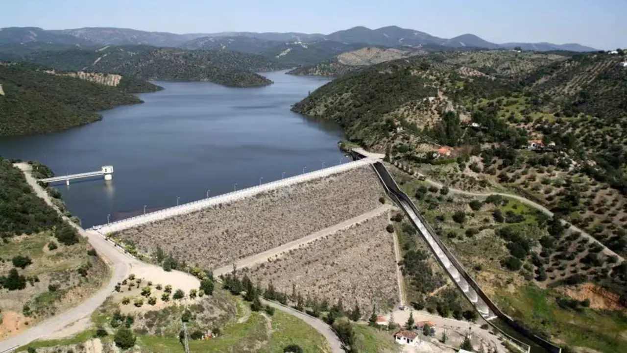 Embalse de Mart&iacute;n Gonzalo. - CHG