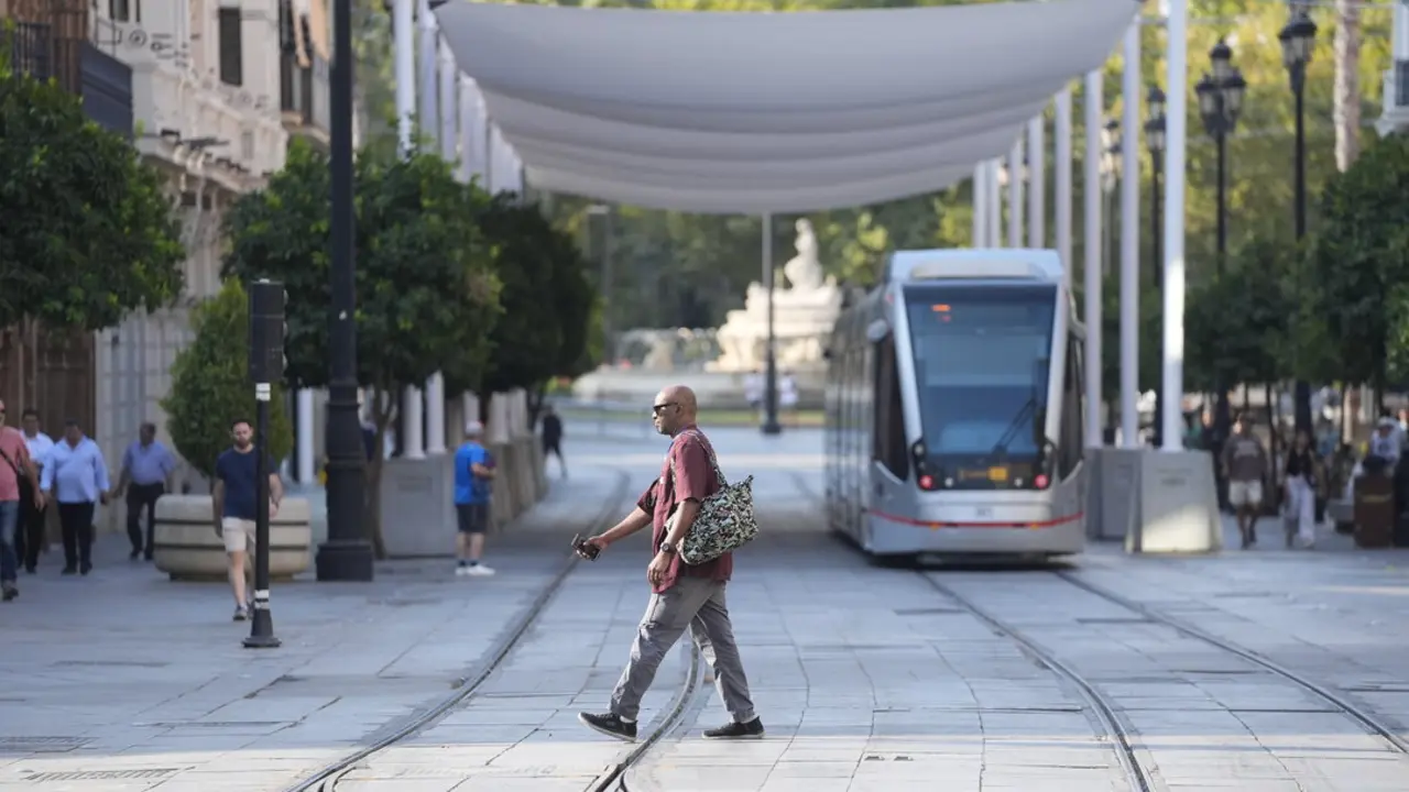  Los toldos en la Avenida de la Constituci&oacute;n. / EP 