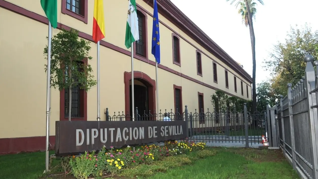  Fachada principal de la Diputaci&oacute;n de Sevilla 