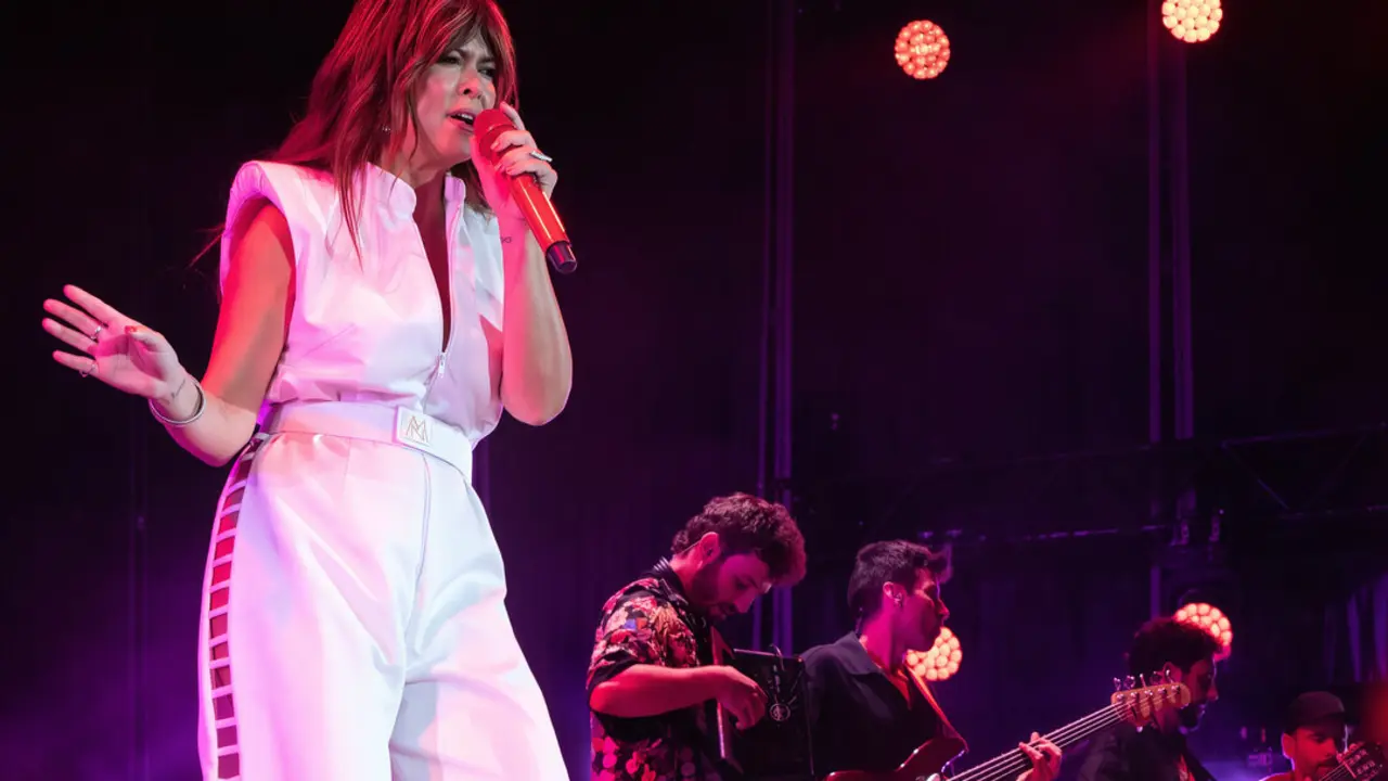  Vanesa Mart&iacute;n&nbsp;present&oacute; anoche en Noches de La Maestranza su nuevo trabajo discogr&aacute;fico, una colecci&oacute;n de canciones in&eacute;ditas que prometen enamorar a sus seguidores, &lsquo;Casa M&iacute;a&rsquo;, su disco "m&aacute;s libre, honesto y valiente: una mezcla entre la ra&iacute;z y la vanguardia". 