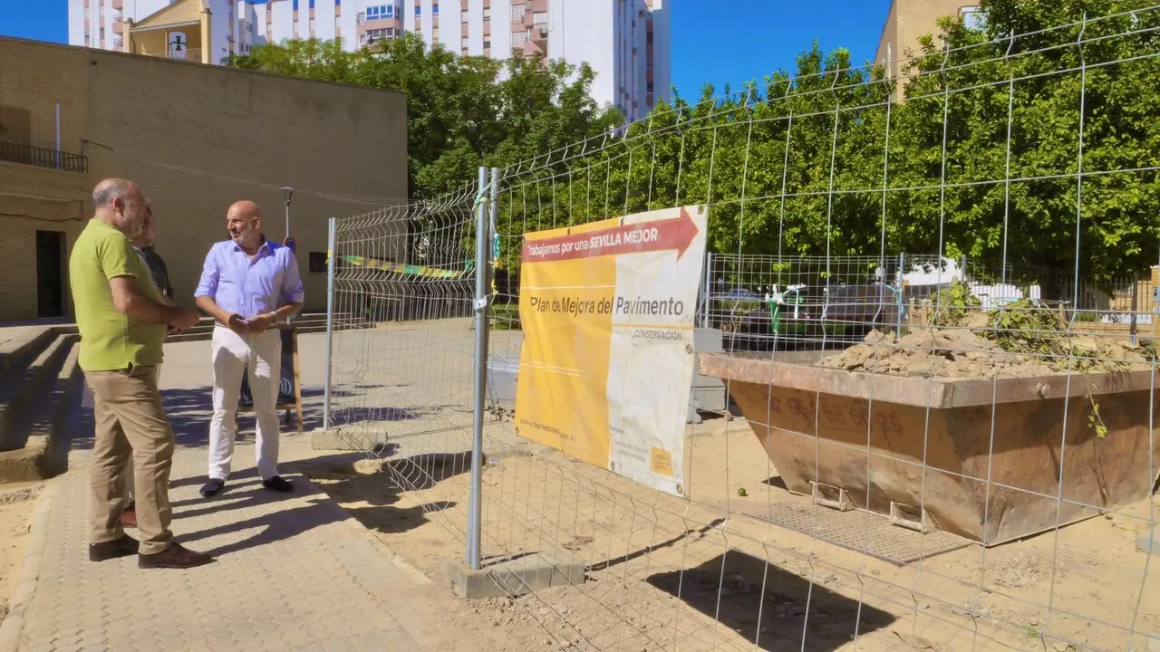  El delegado del Distrito Triana visita los trabajos de reurbanizaci&oacute;n en el entorno de San Joaqu&iacute;n | AYTO. SEVILLA 