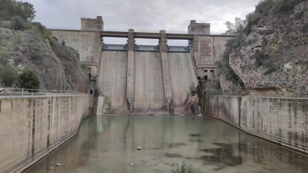 En la imagen, la presa del pantano de Bornos. |  Mac&iacute;as