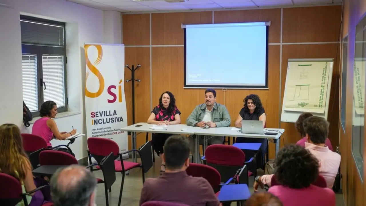  Imagen de la Mesa Municipal para abordar la Soledad no Deseada entre las personas mayores de Sevilla | AYUNTAMIENRTO DE SEVILLA 