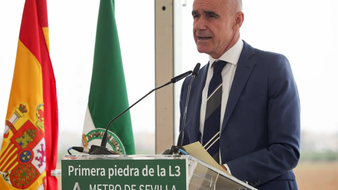  Mu&ntilde;oz, en el acto de colocaci&oacute;n de la primera piedra de la L&iacute;nea 3. Archivo/EP 