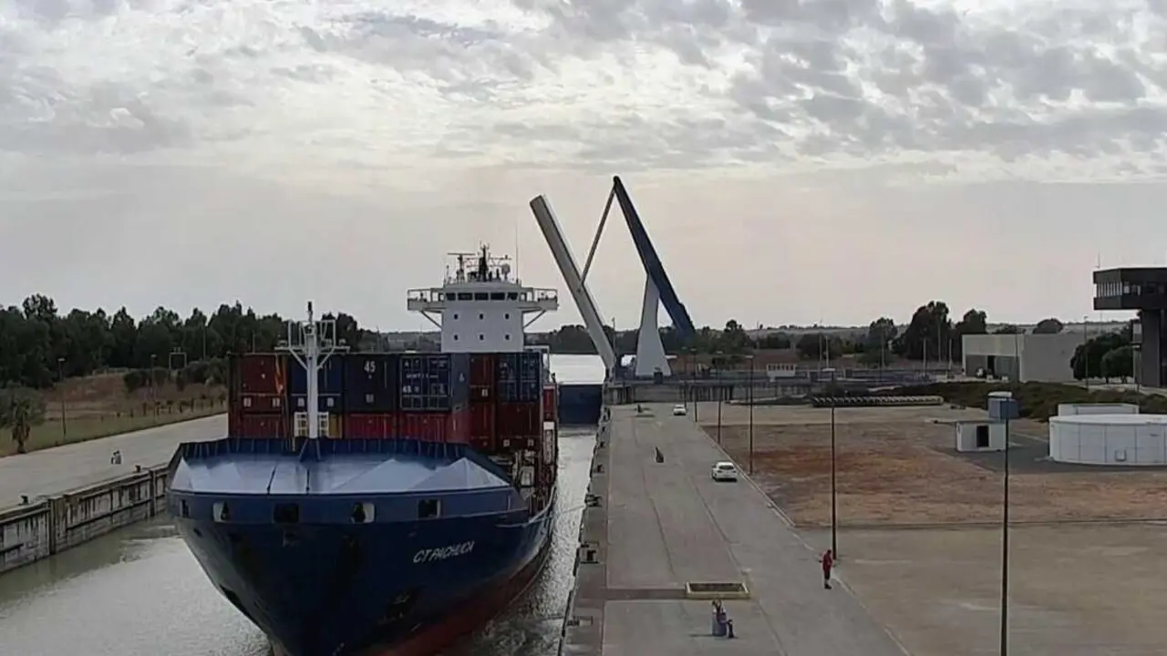  Un buque en la esclusa. | APS 