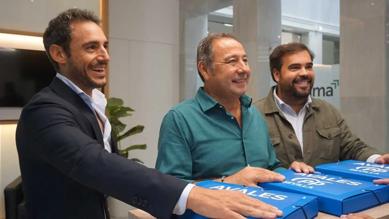 El PP presenta 5.027 avales a la candidatura de Juanma Moreno | Sebasti&aacute;n Hipperdinger / Europa Press 
