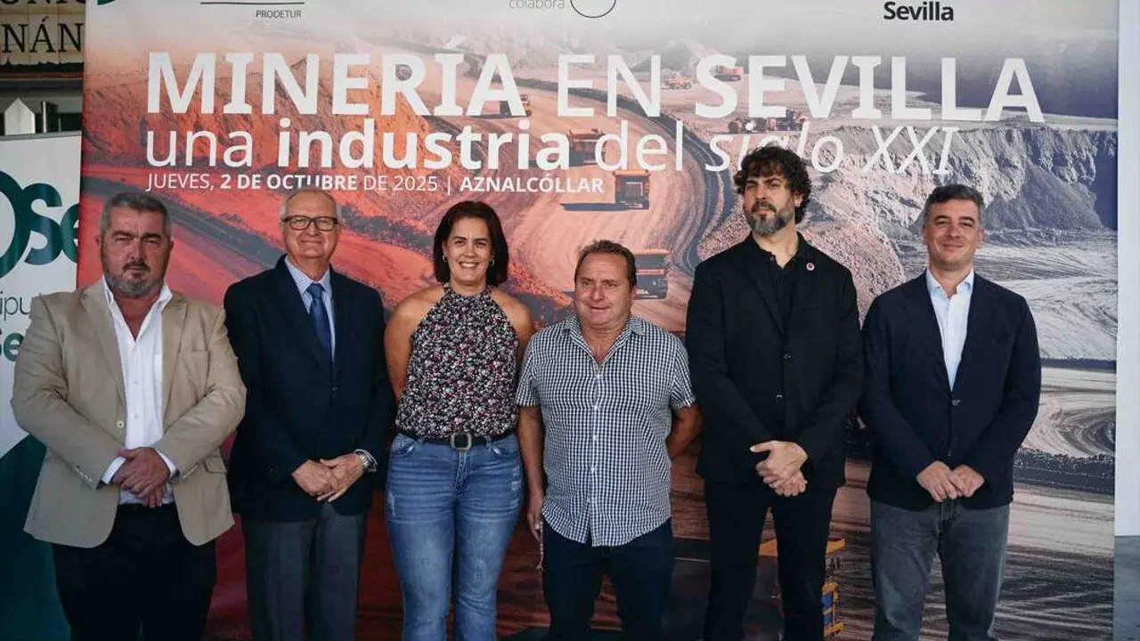  Foto de familia antes del comienzo de la jornada sobre miner&iacute;a celebrada en Aznalc&oacute;llar | DIPUTACION DE SEVILLA 