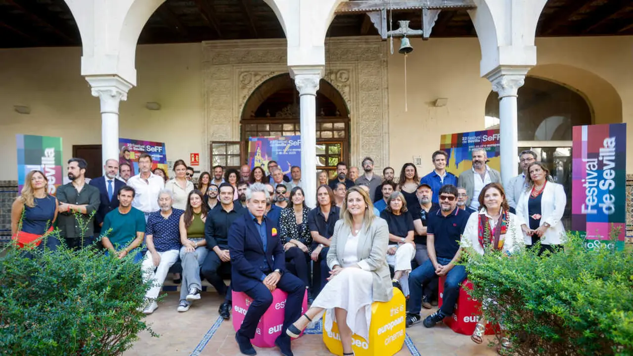  Autoridades y cineastas en la presentaci&oacute;n de la 22&ordf; edici&oacute;n del Festival de Cine Europeo, en el Espacio Santa Clara. | VIVA SEVILLA 