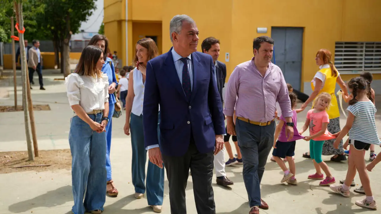  La visita de Sanz al CEIP An&iacute;bal Gonz&aacute;lez. | AYTO 