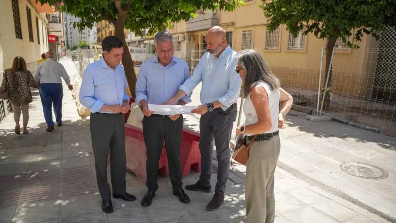  Jos&eacute; Luis Sanz supervisa las obras en Los Remedios |&nbsp;AYTO DE SEVILLA 