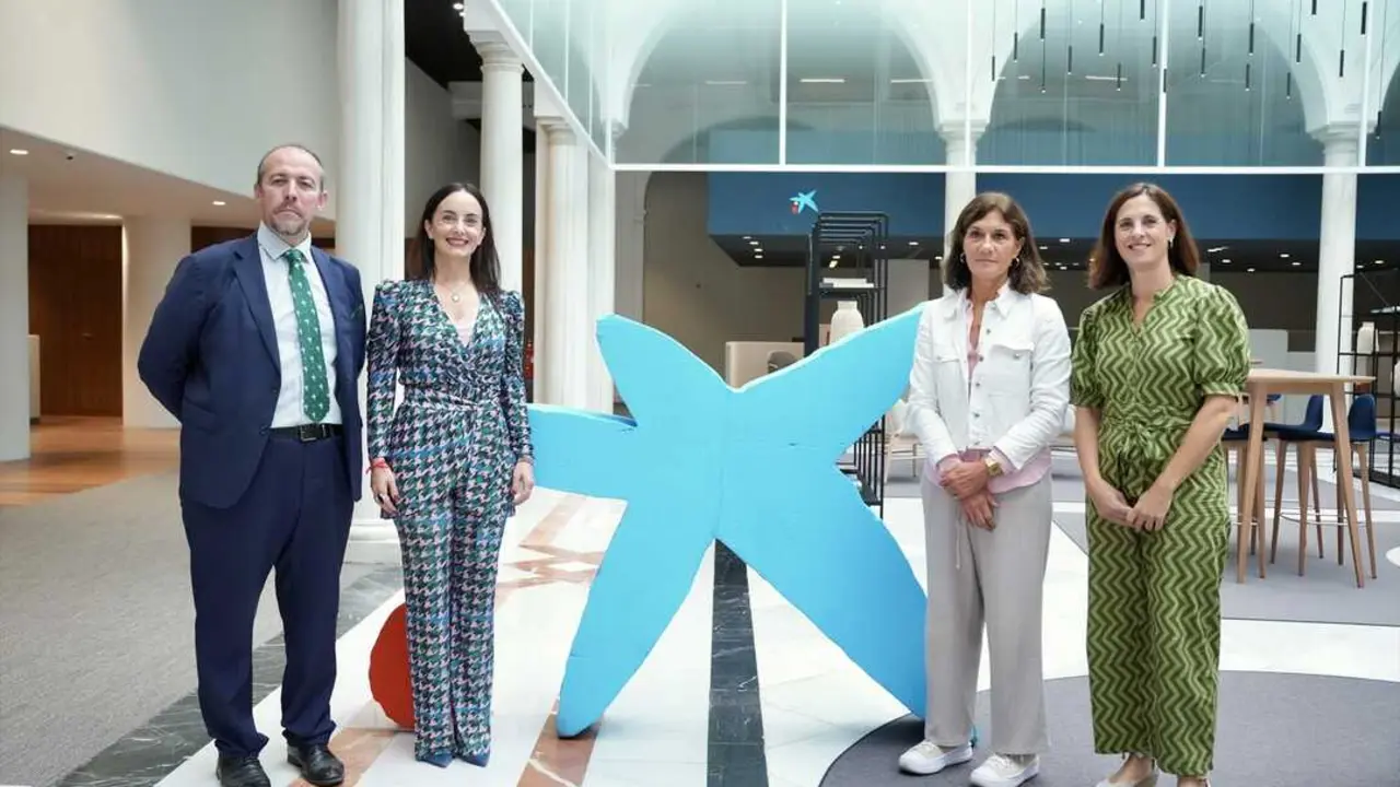  Foto de familia tras la presentaci&oacute;n de la &uacute;ltima prueba de la temporada del Circuito 3x3 CaixaBank | MAR&Iacute;A JOS&Eacute; L&Oacute;PEZ - E.P. 