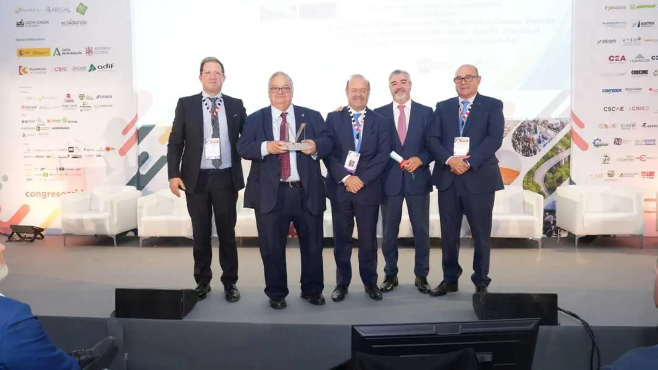  La entrega del premio. | COIMS 