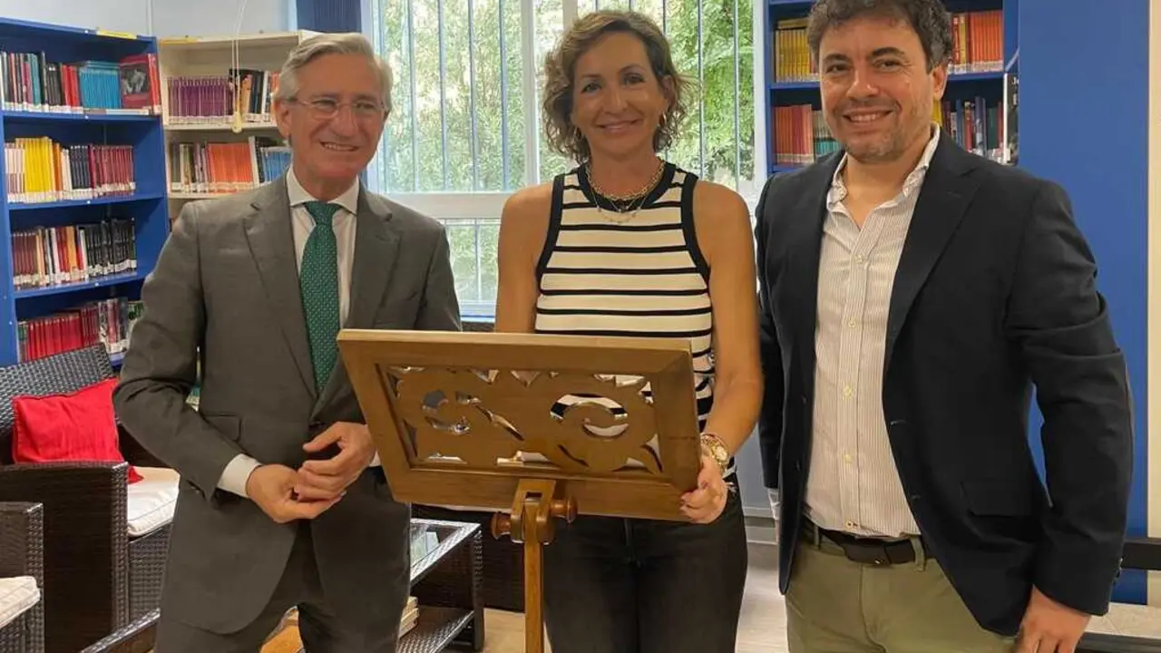 El delegado de Desarrollo Educativo, Miguel &Aacute;ngel Ara&uacute;z (primero por la izquierda). - JUNTA 