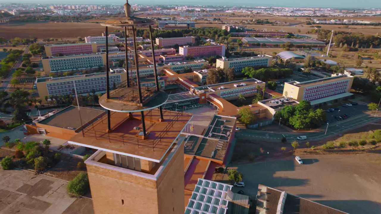  Imagen a&eacute;rea del campus de la UPO. | Archivo 
