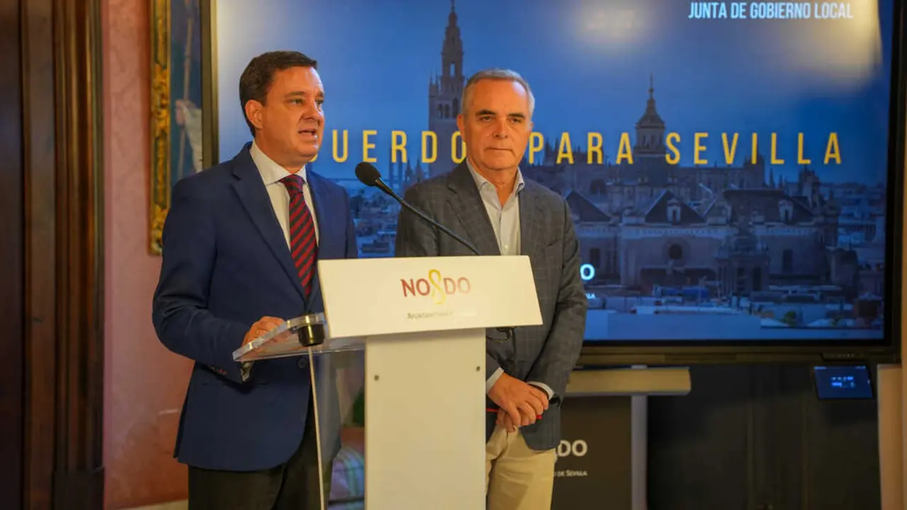  El delegado de Urbanismo, Juan de la Rosa; y el portavoz, Juan Bueno. | AYUNTAMIENTO 