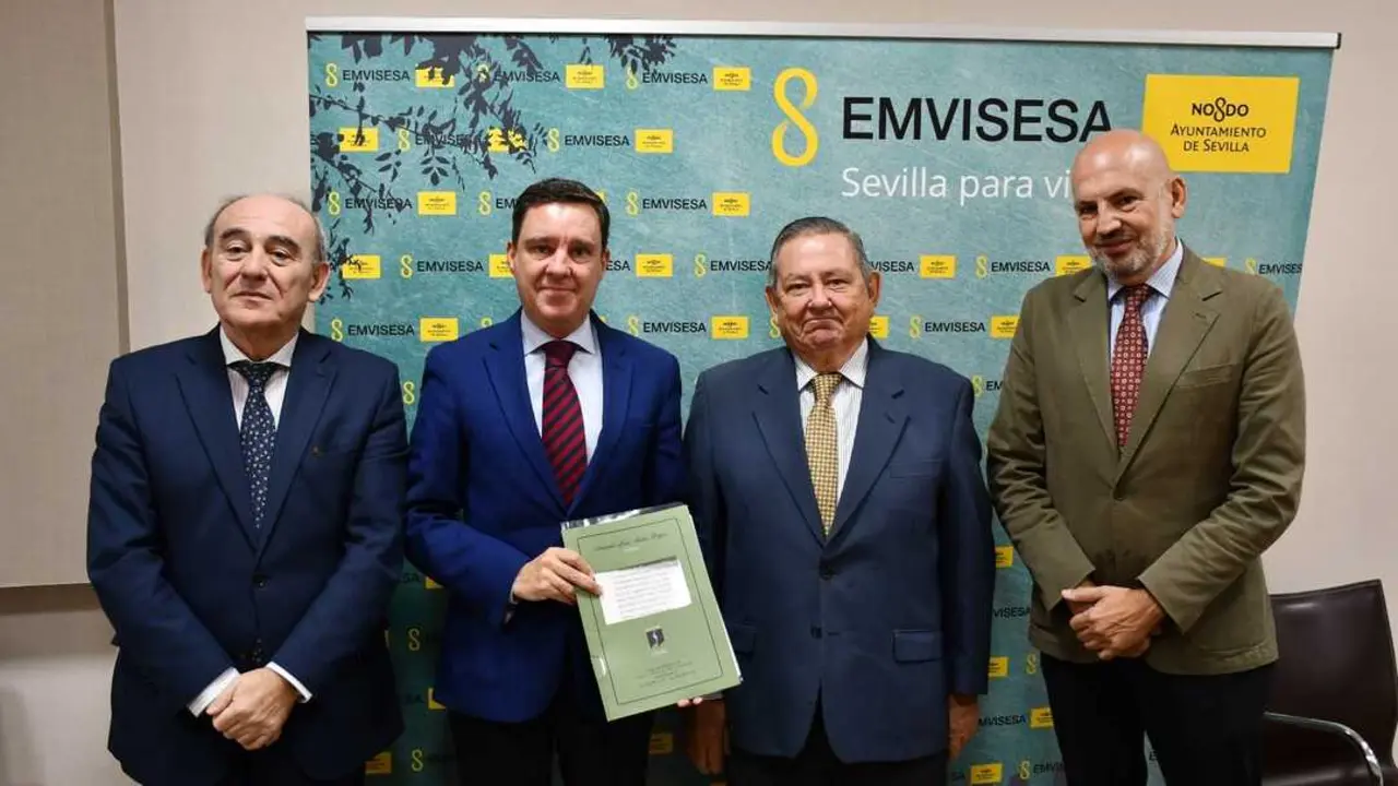  Firma de la cesi&oacute;n de un local por parte del Ayuntamiento de Sevilla a la Hermandad de San Benito | AYUNTAMIENTO DE SEVILLA 