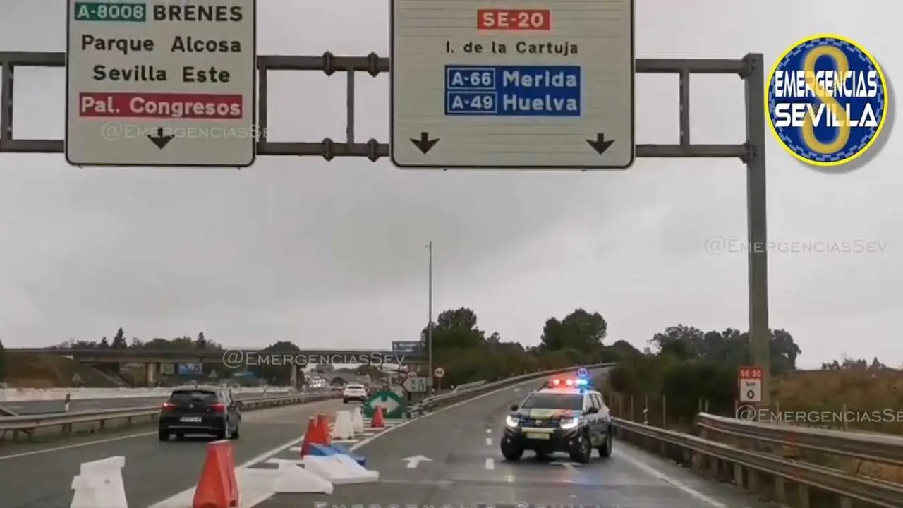 Imagen de las laborales de Emergencias en la S-20 | EMERGENCIAS SEVILLA 