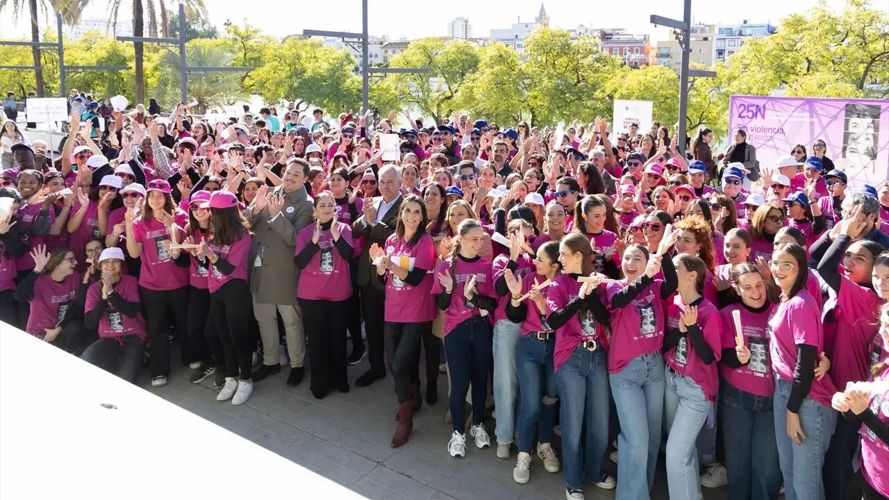  Flashmob contra la violencia hacia las mujeres con motivo del 25N en Sevilla | AYUNTAMIENTO DE SEVILLA 