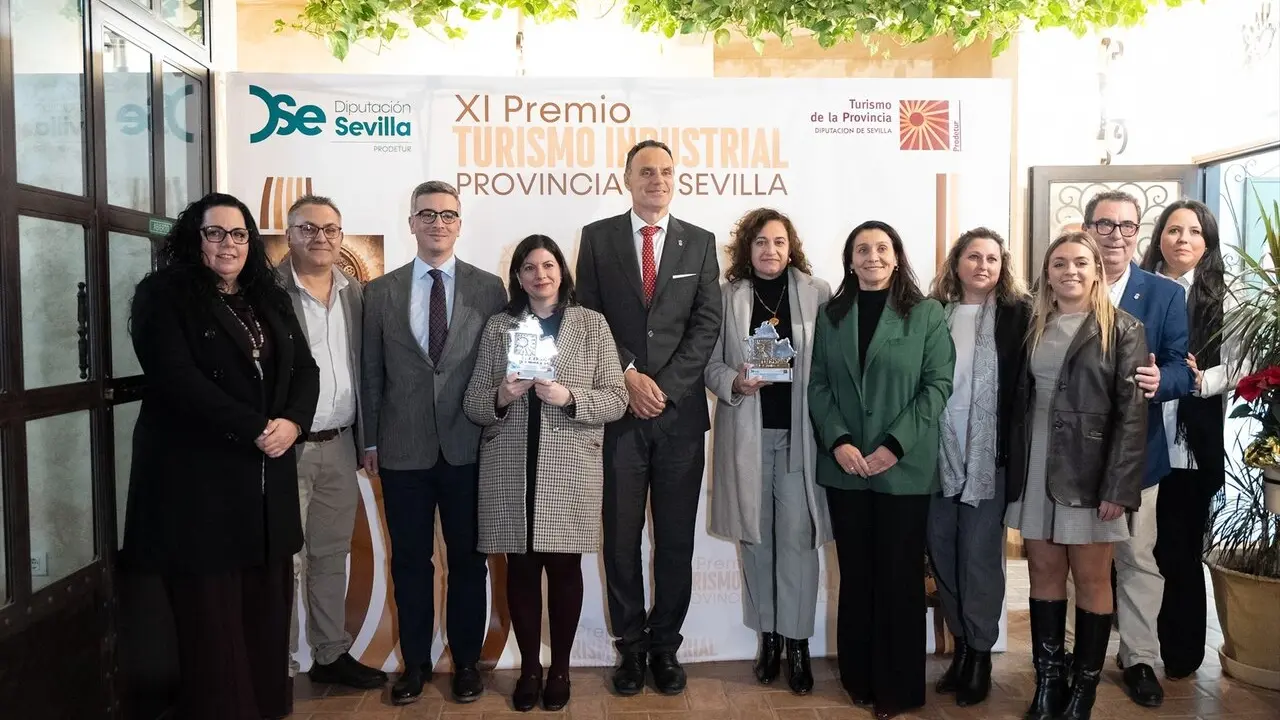  Foto de familia de la entrega de Premios 'Turismo Industrial Provincia de Sevilla', en un acto celebrado en las instalaciones de Forja Lebrija |&nbsp;DIPUTACI&Oacute;N DE SEVILLA 