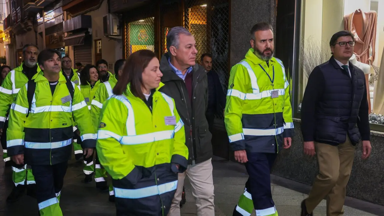  Maril&oacute; Montalvo y Jos&eacute; Mar&iacute;a Roncero junto al alcalde. | AYUNTAMIENTO 